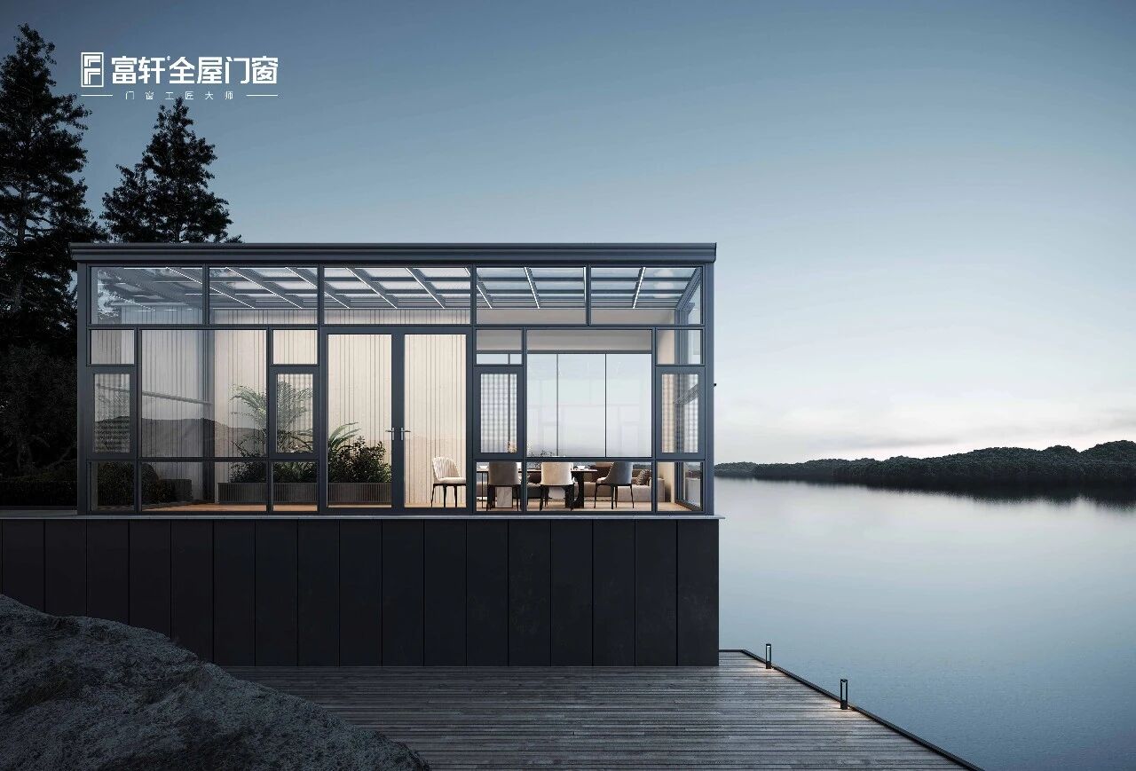 当暴雨突袭南方地区，富轩门窗用一扇窗阻挡风雨和潮湿
